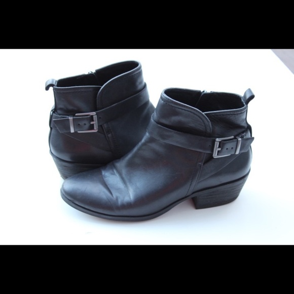 Vince Camuto ankle boots - Picture 8 of 12